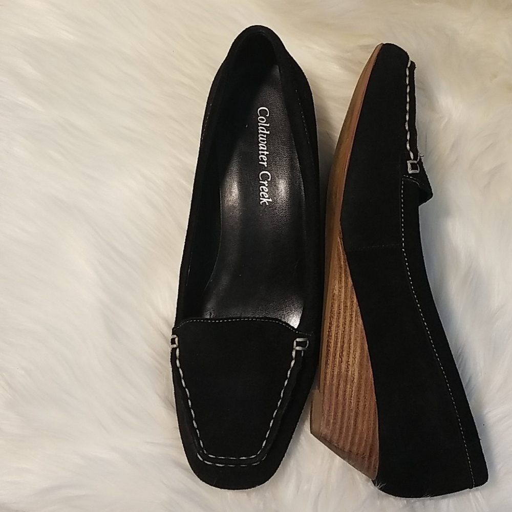 EUC. Coldwater Creek Suede Loafers